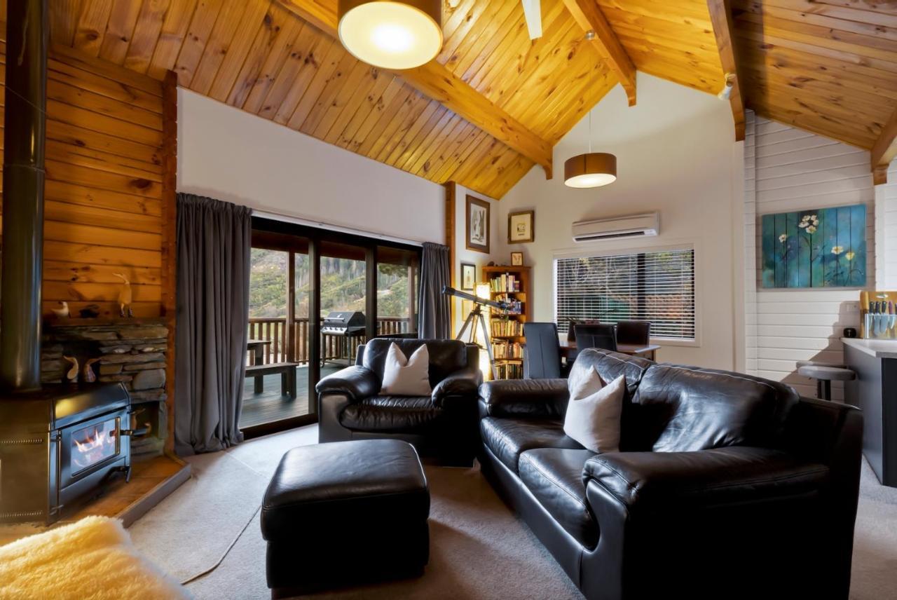 Kereru Cottage, Cosy Log Cabin, Serene & Mountain Views *