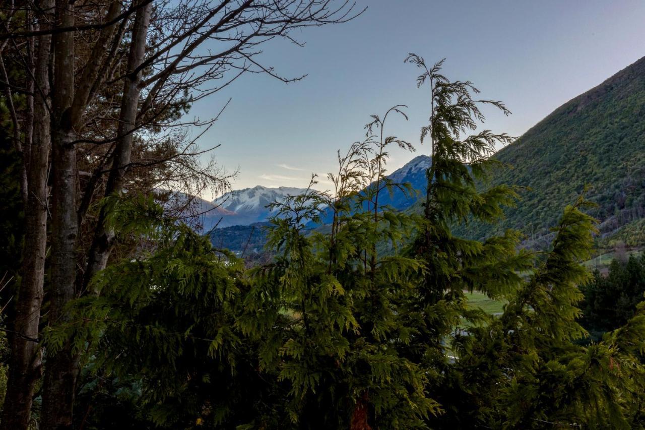 Chalet Kereru Cottage, Cosy Log Cabin, Serene & Mountain Views Queenstown