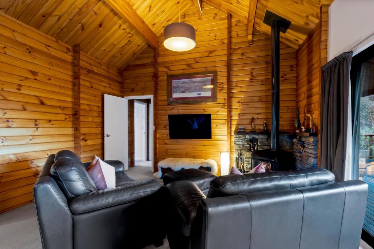Chalet Kereru Cottage, Cosy Log Cabin, Serene & Mountain Views Queenstown