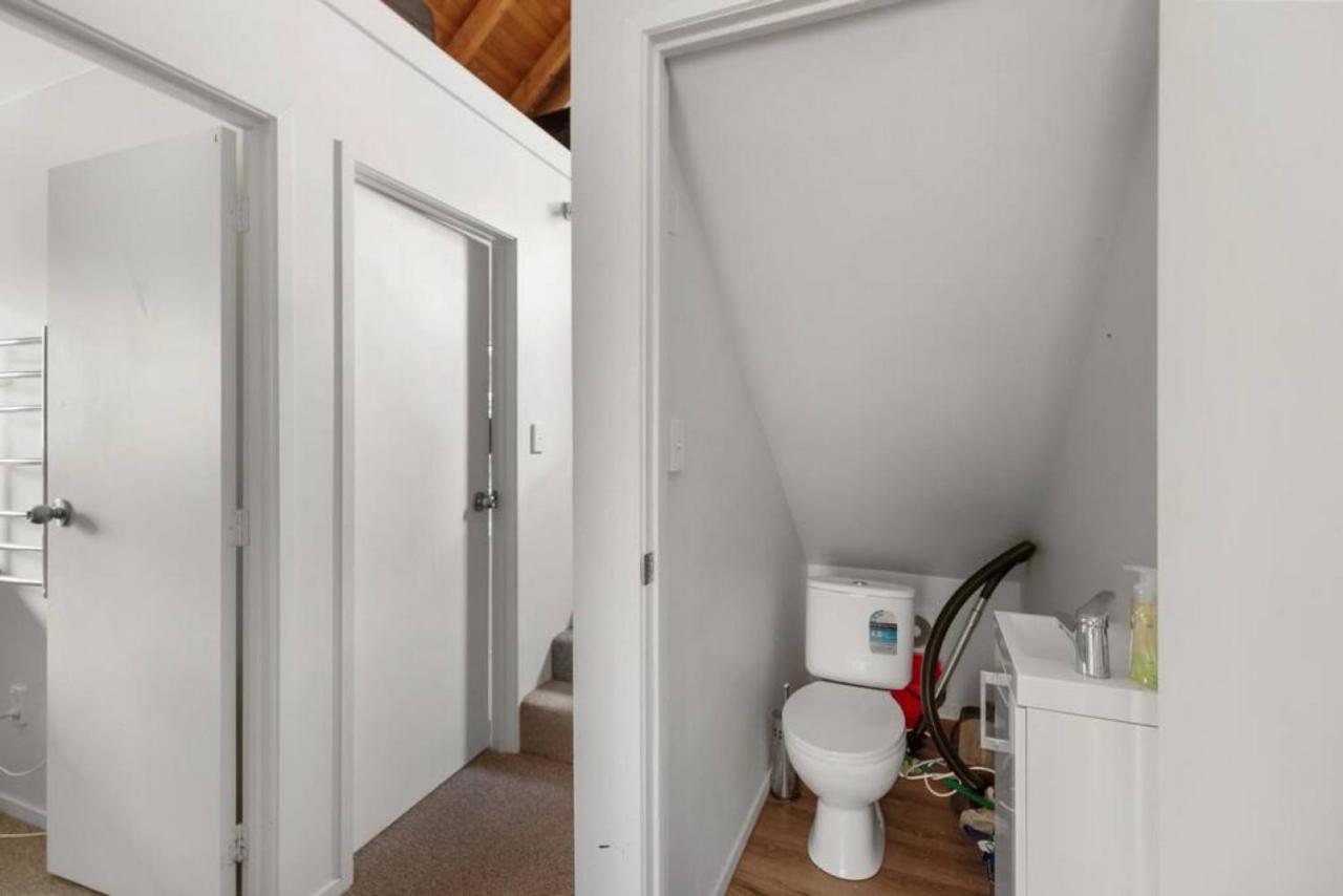 Small, Value- Private In A 7 Bedroom Shared House - The Lucas's Room2 *