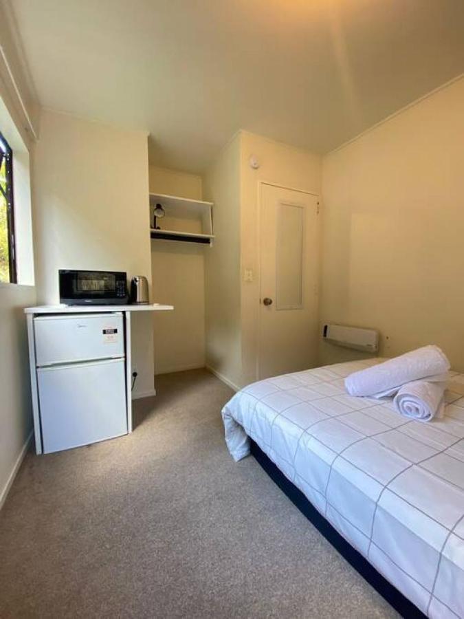 Small, Affordable Private Room In A 7 Bedroom Shared House - The Bella'S Room5 *