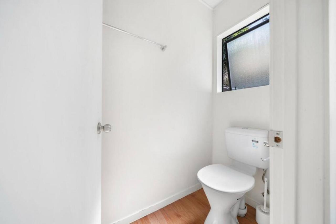 Small, Value- Private In A 7 Bedroom Shared House - The Lucas's Room2 *