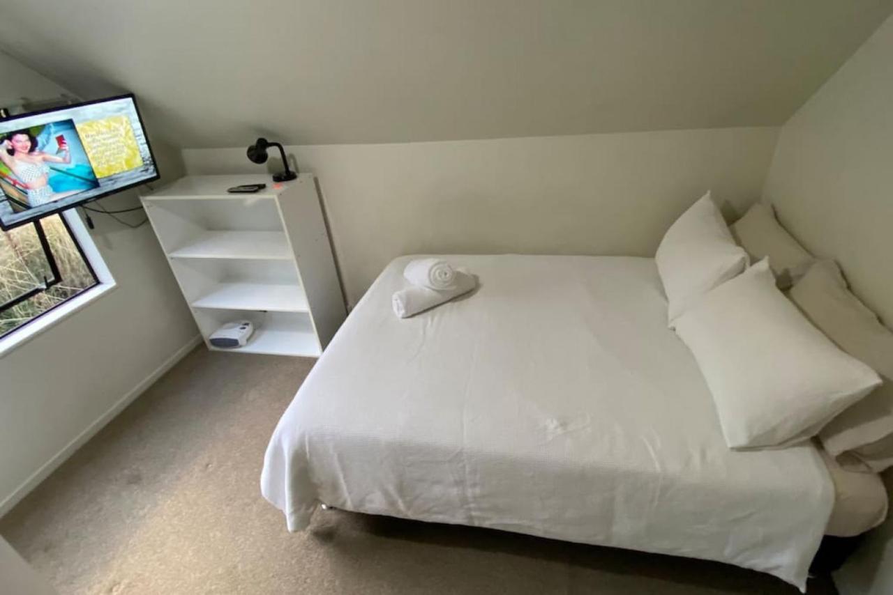 Holiday home Small, Value- Private In A 7 Bedroom Shared House - The Lucas's Room2 *