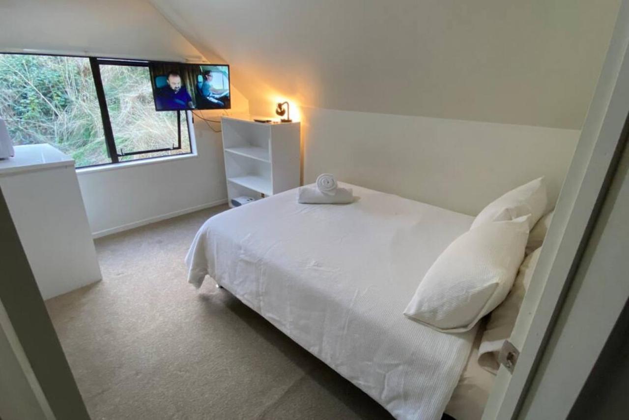 Small, Value- Private In A 7 Bedroom Shared House - The Lucas's Room2 * Queenstown