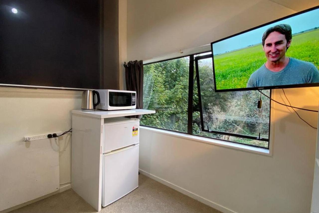 Small, Value- Private In A 7 Bedroom Shared House - The Lucas's Room2 * Queenstown