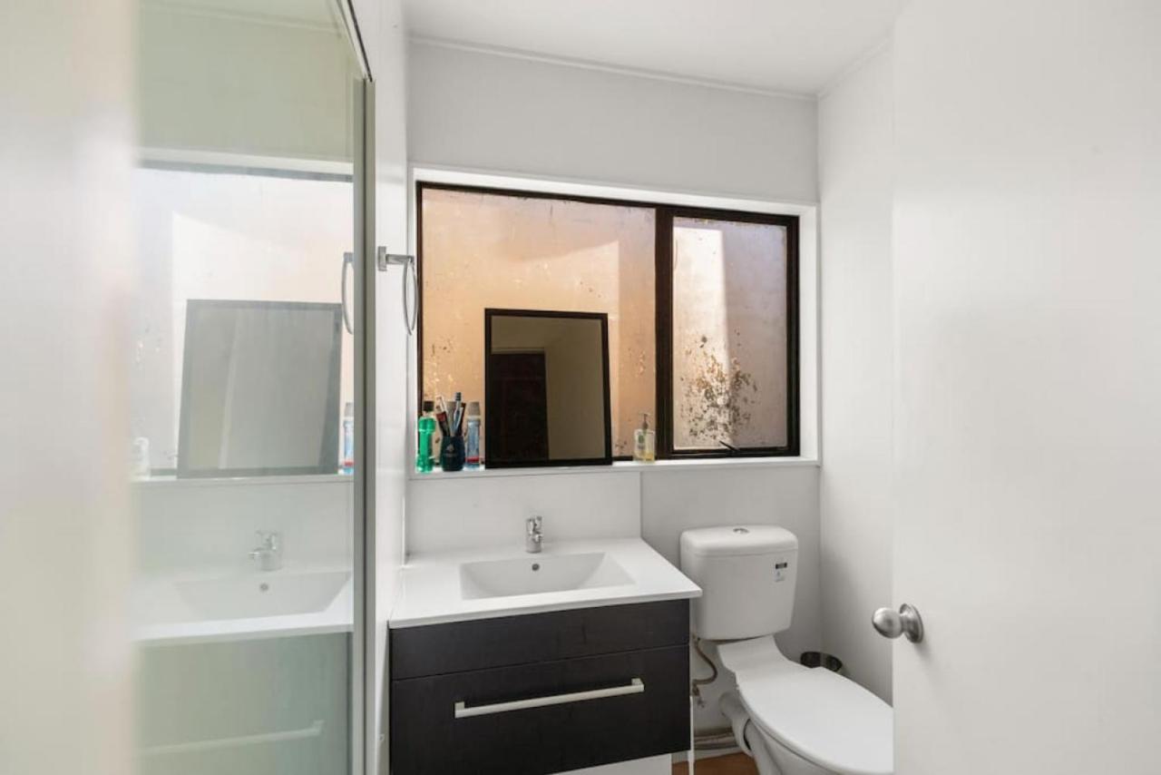 Small, Value- Private In A 7 Bedroom Shared House - The Lucas's Room2 * Queenstown