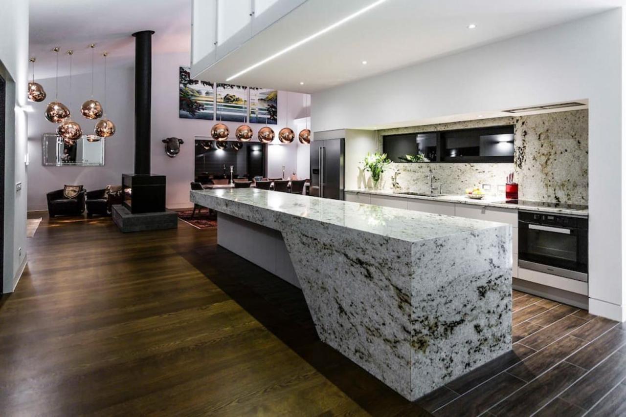 Lakehouse Joela - Award Winning Luxury Queenstown
