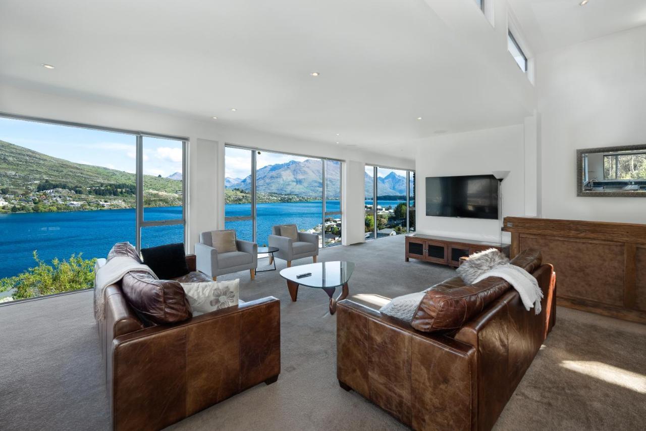 Spectacular Lake & Mountain View *