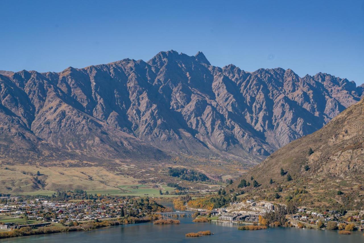 Style & Tranquillity - 4 Bedroom House Queenstown