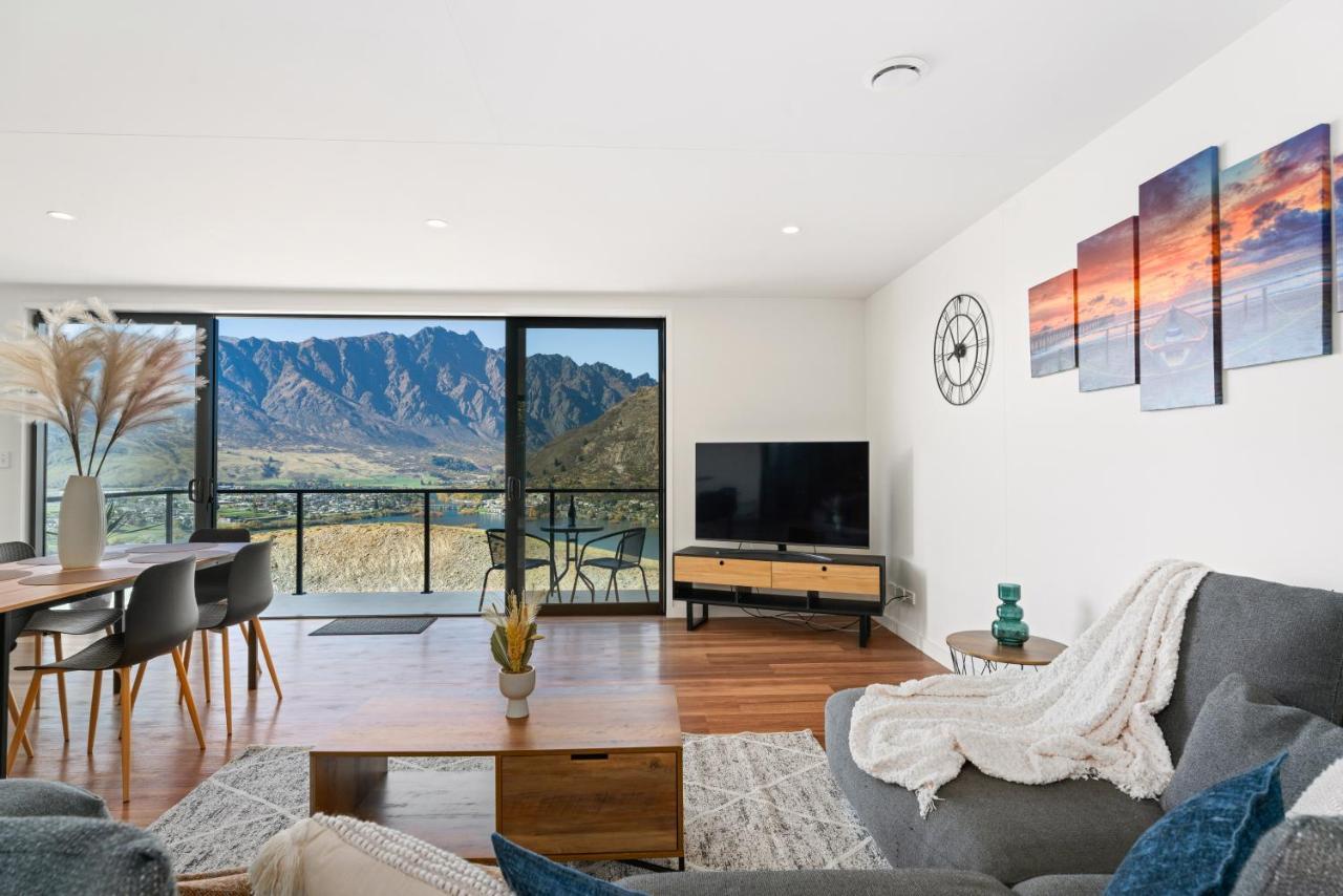 Style & Tranquillity - 4 Bedroom House Queenstown