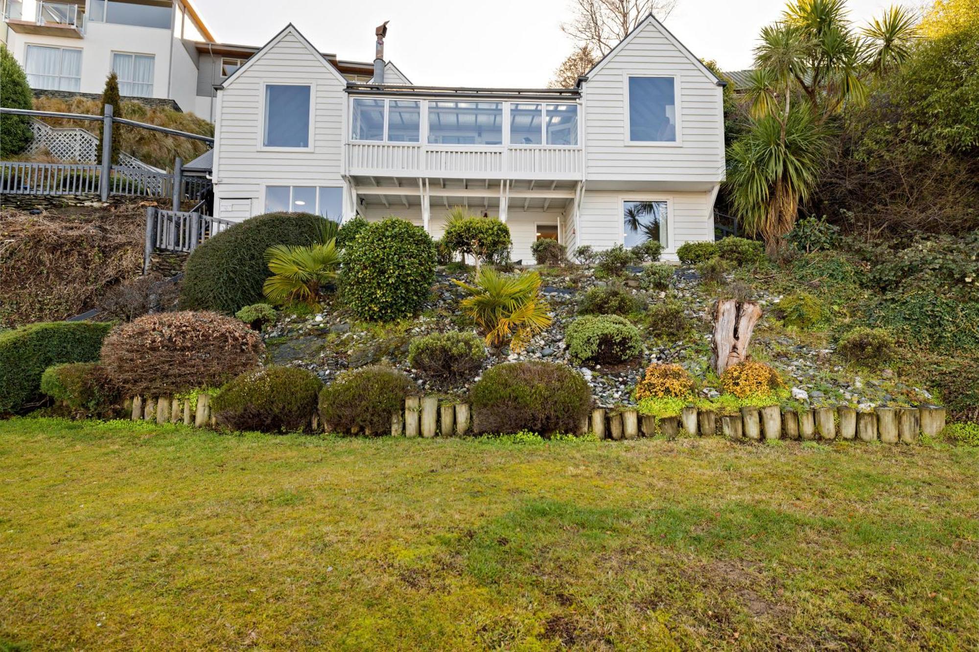 Lakeview Colonial House