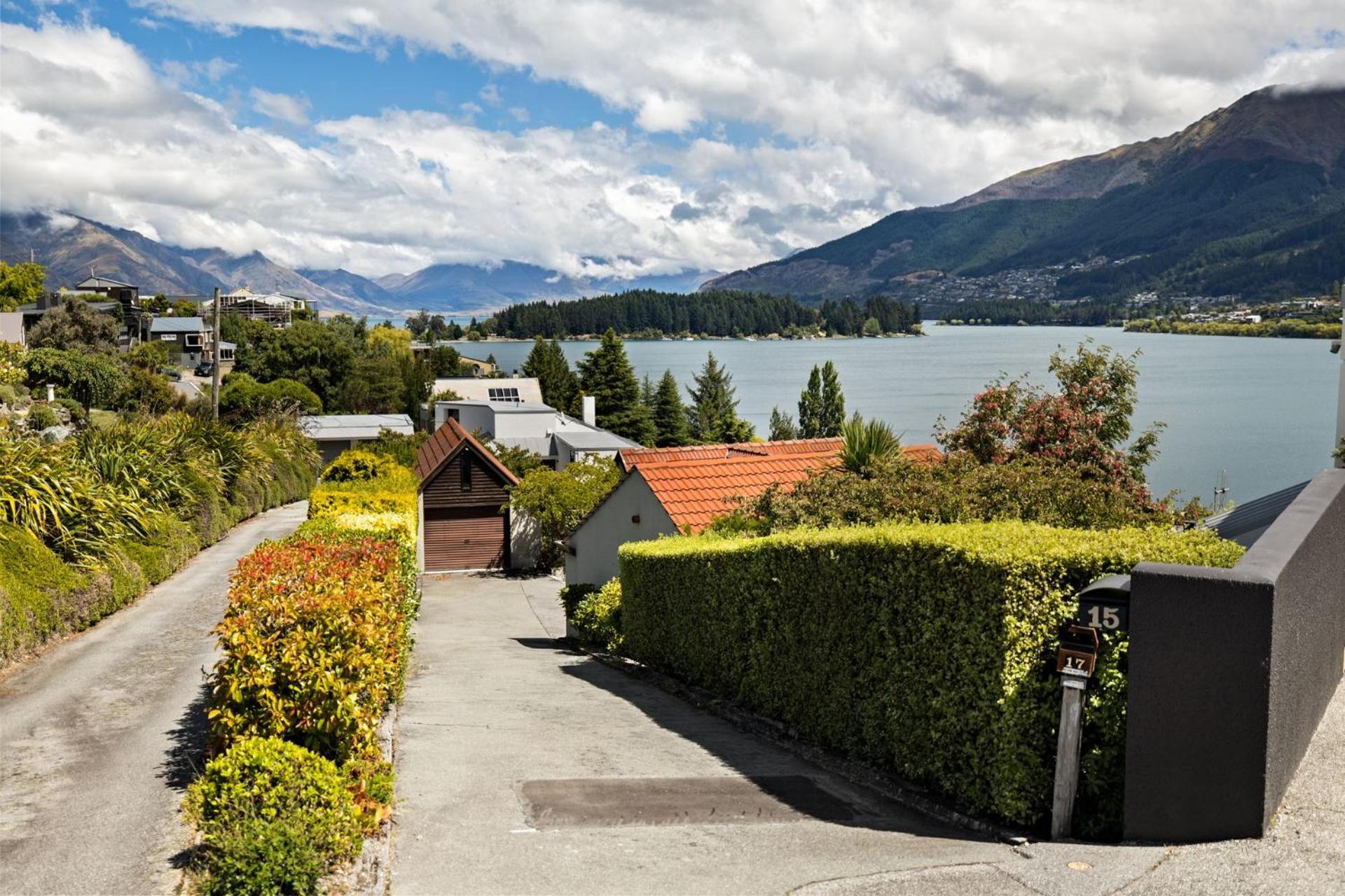 Lakefront Holiday home *