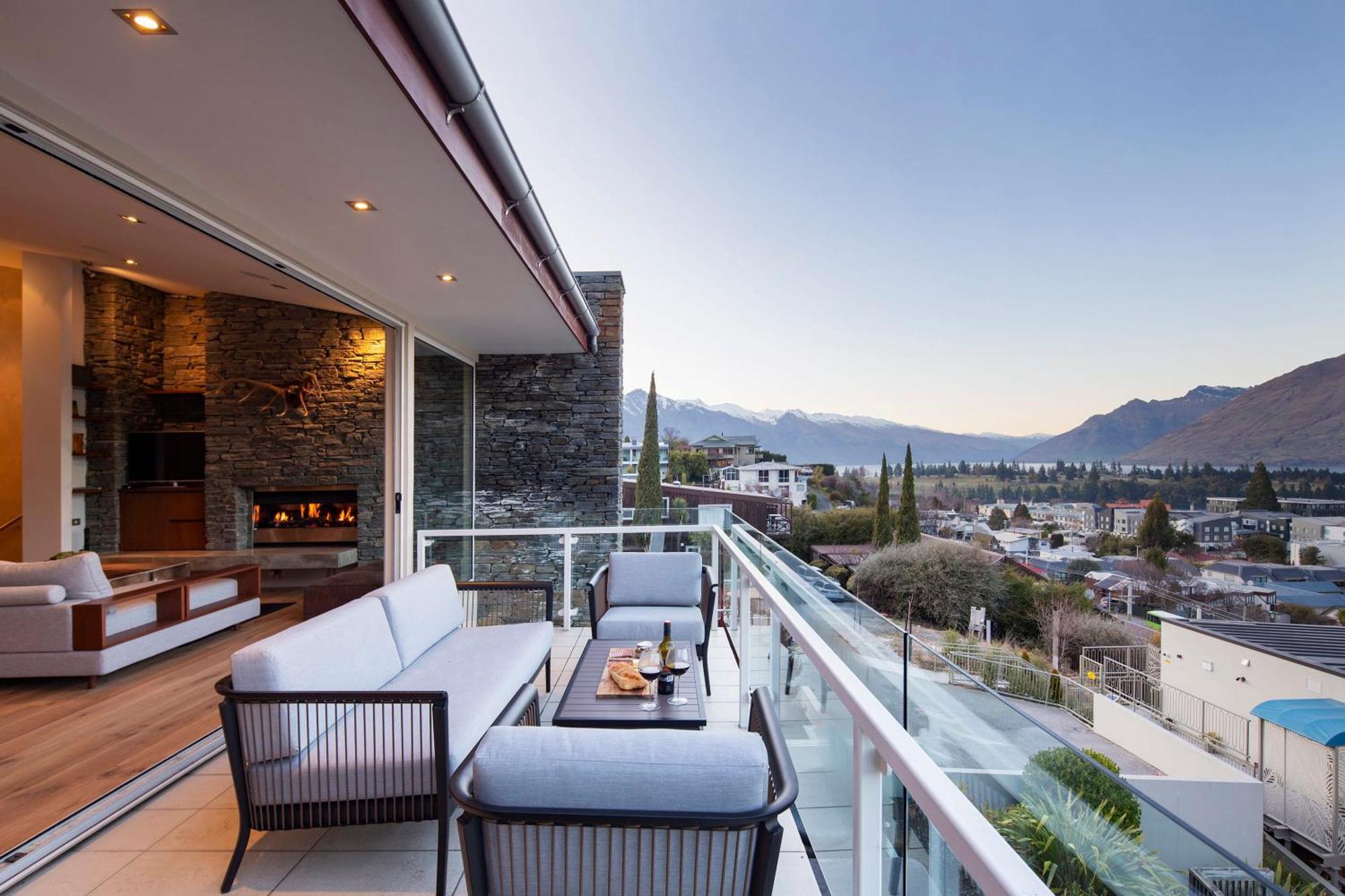 Villa Antrim- Views- Gas Fire- Hot Tub