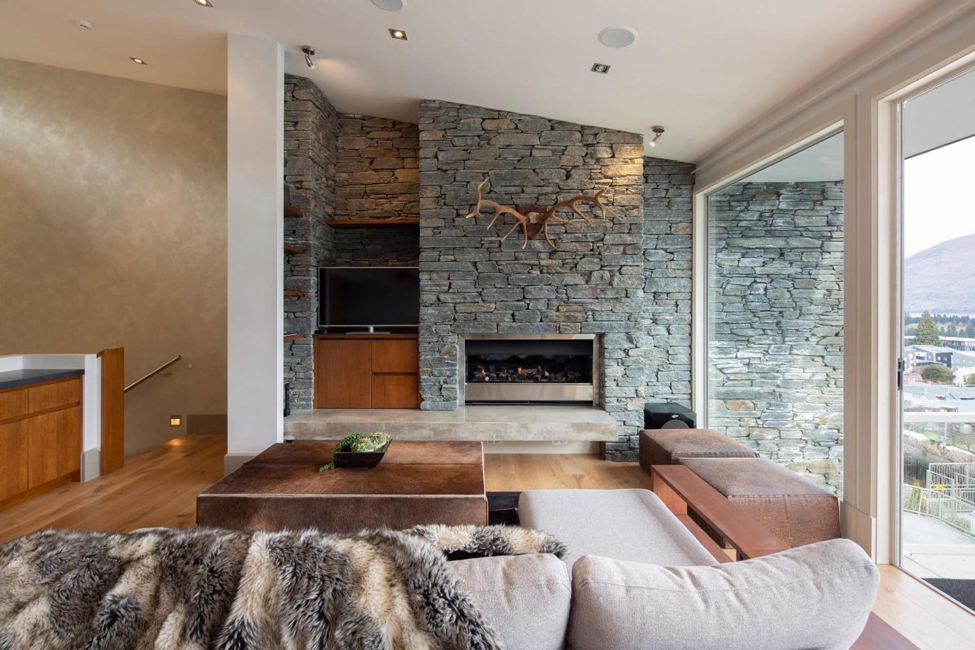 Antrim- Views- Gas Fire- Hot Tub * Queenstown