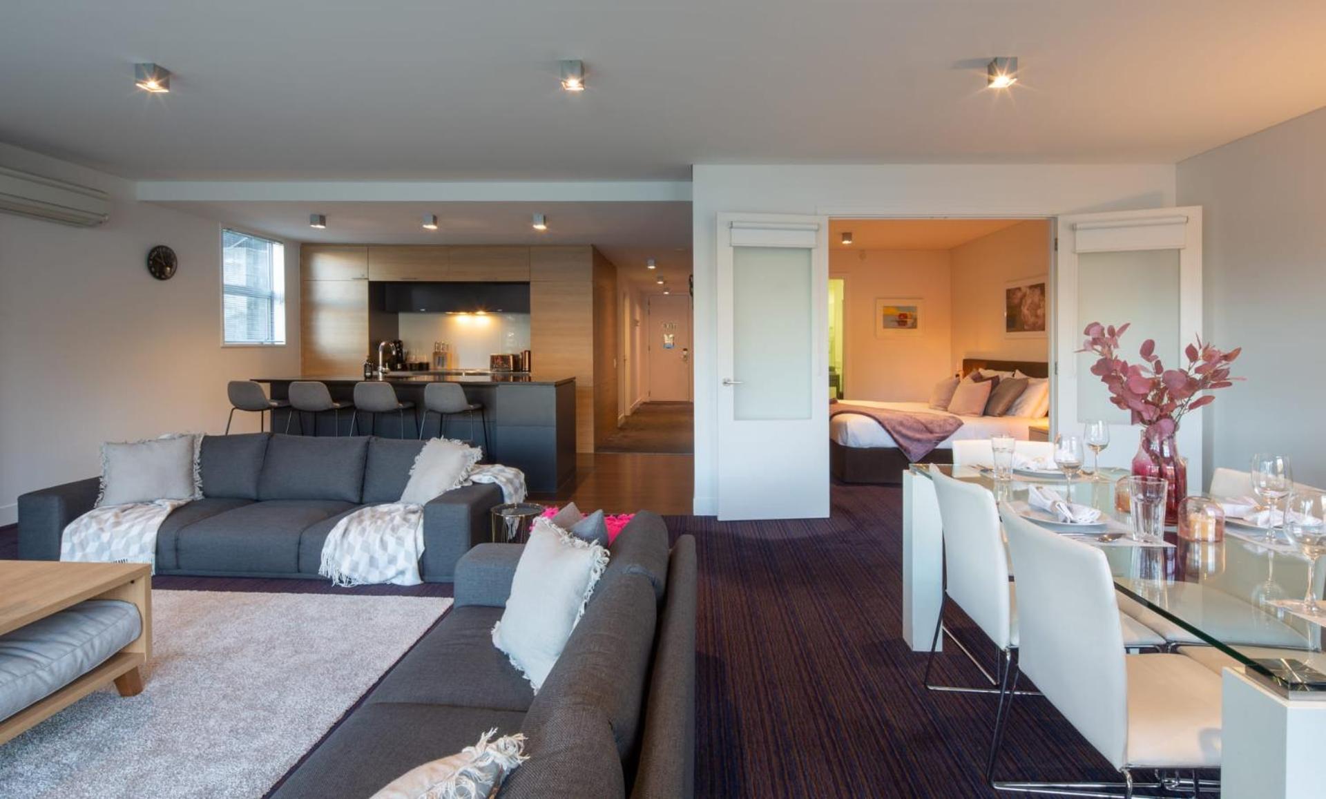 Mantra- Free Parking- Ac- Direct Access Apartment *