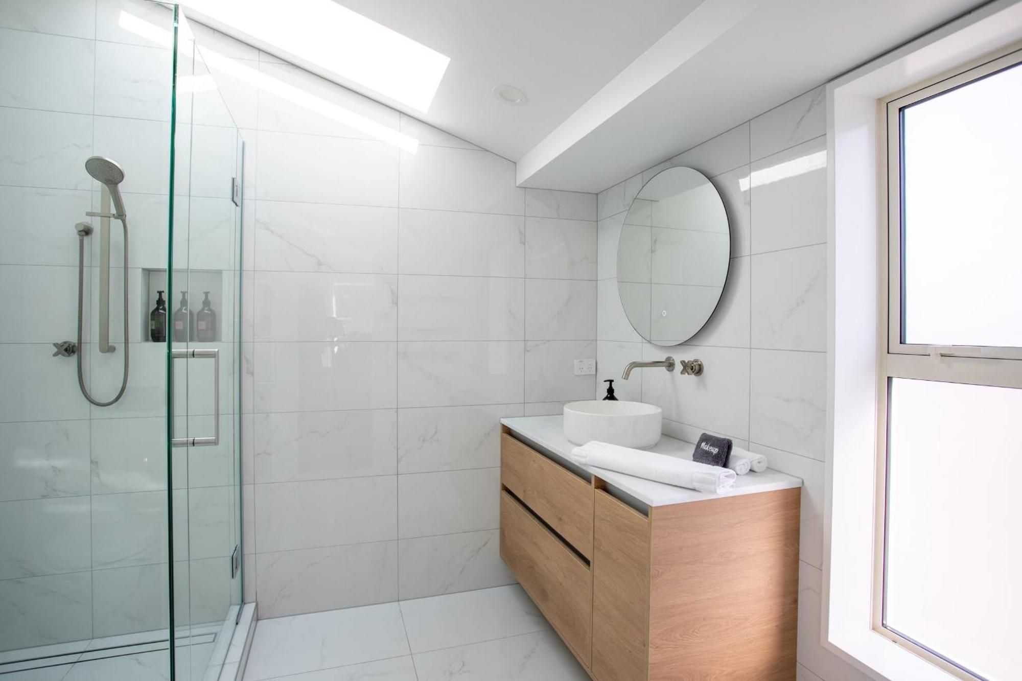 Holiday home Ruru Retreat- Free Parking- Hot Tub- Walk To Town Queenstown