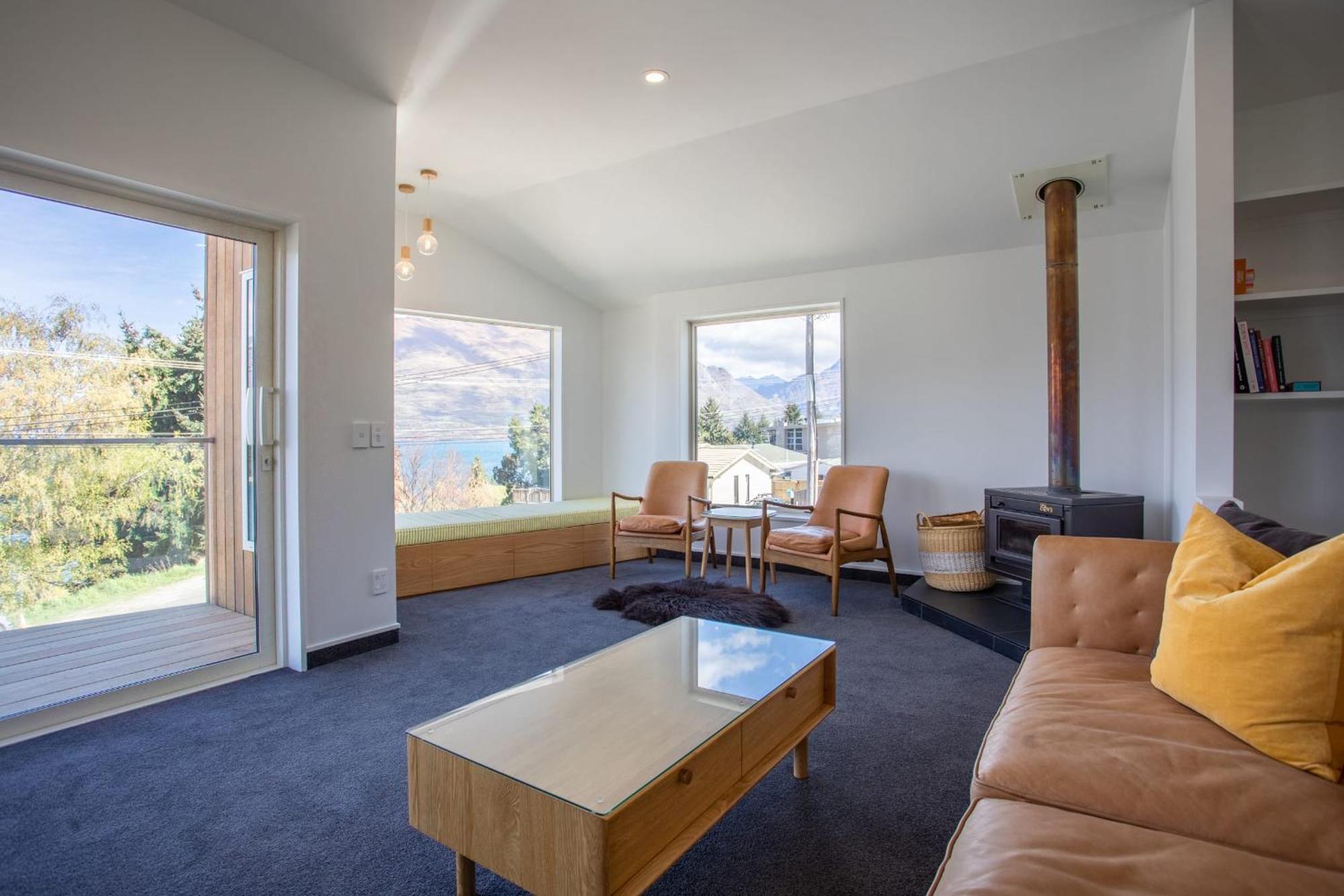 Ruru Retreat- Free Parking- Hot Tub- Walk To Town Holiday home Queenstown