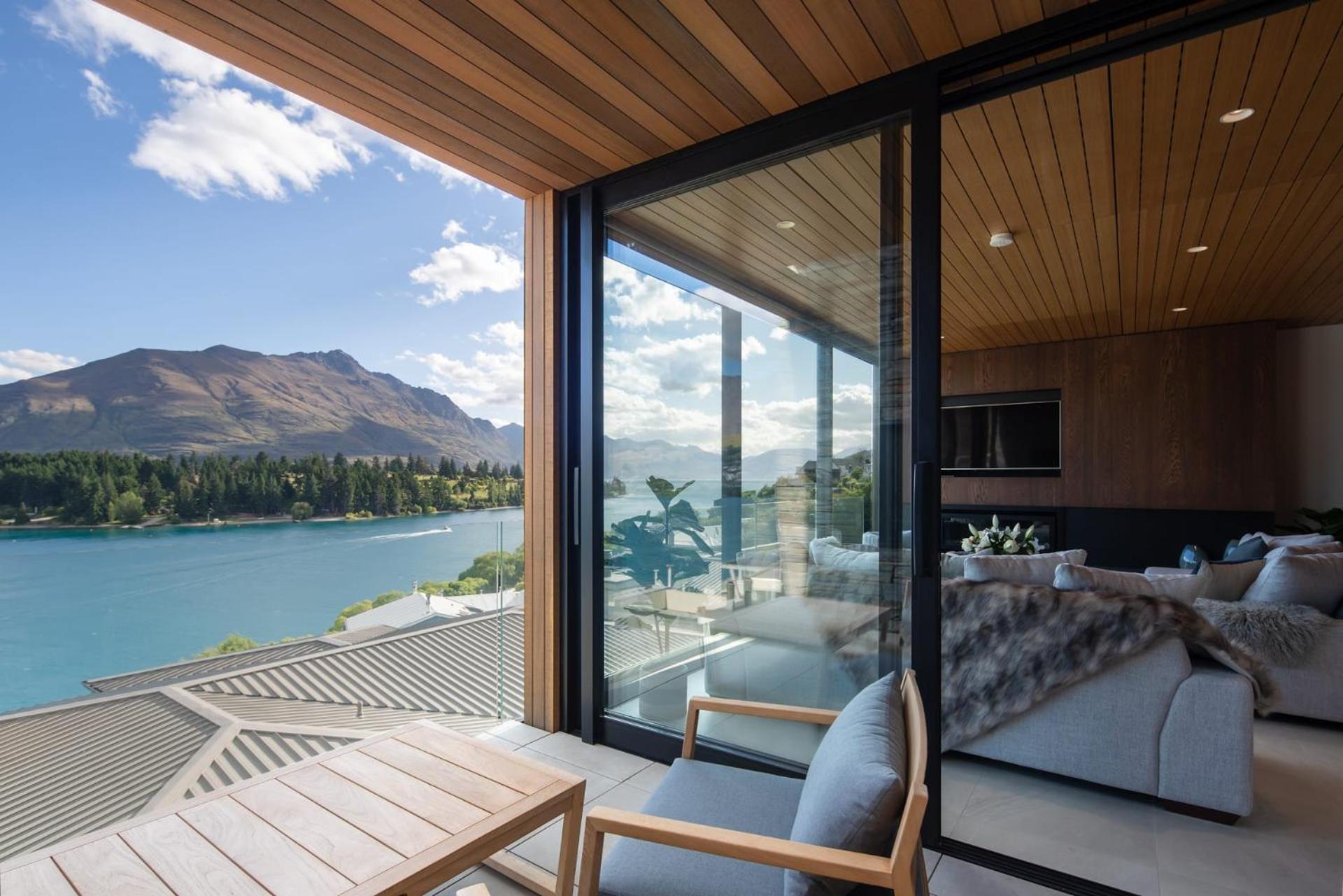 Villa Lakehouse 4- Free Parking- Walk To Town- Air Con
