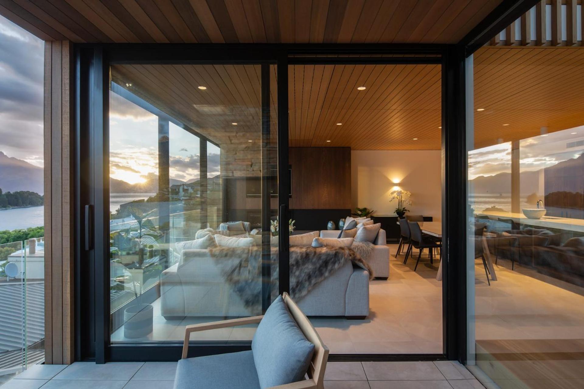 Lakehouse 4- Free Parking- Walk To Town- Air Con