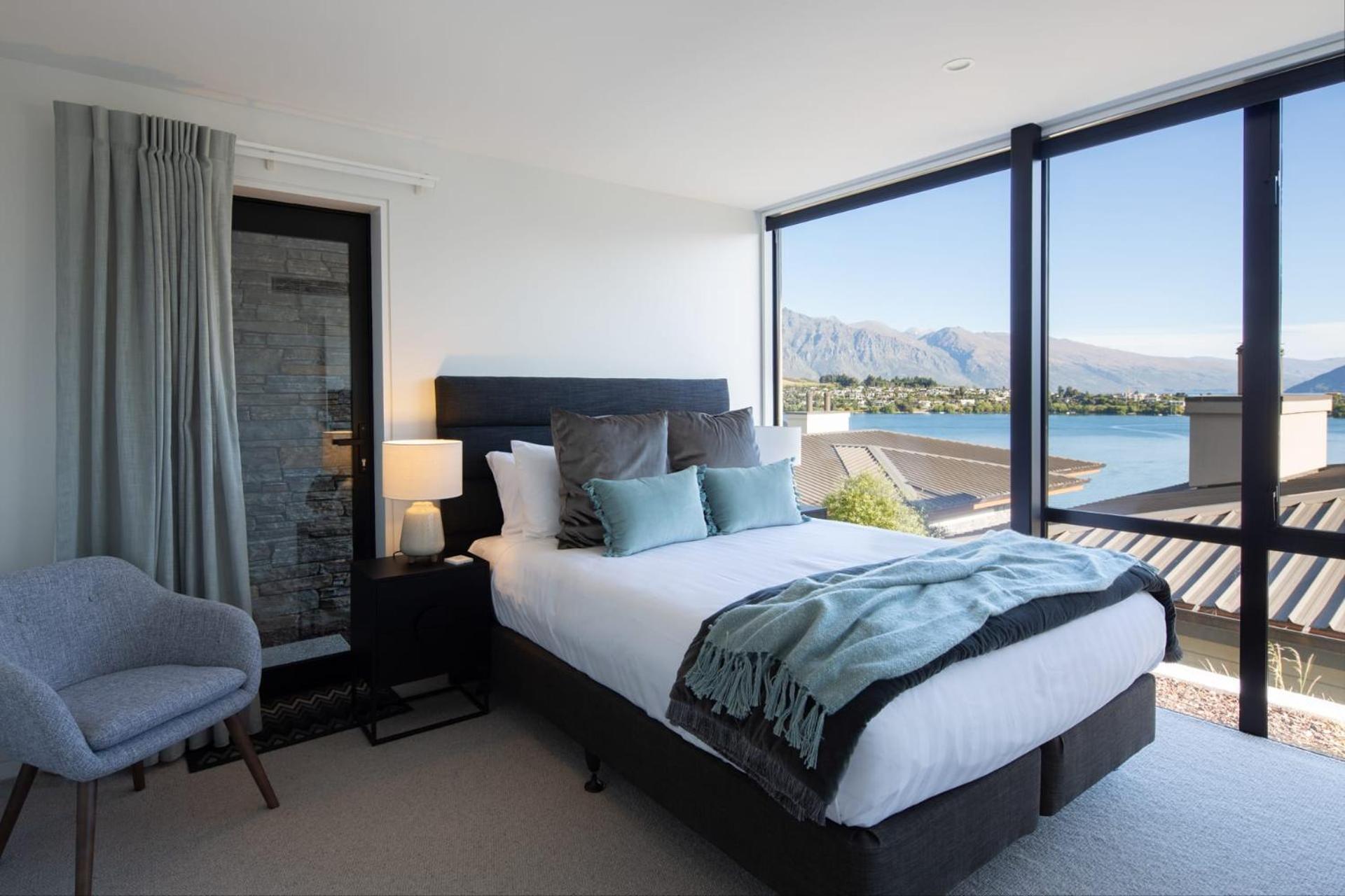 Villa Lakehouse 4- Free Parking- Walk To Town- Air Con *
