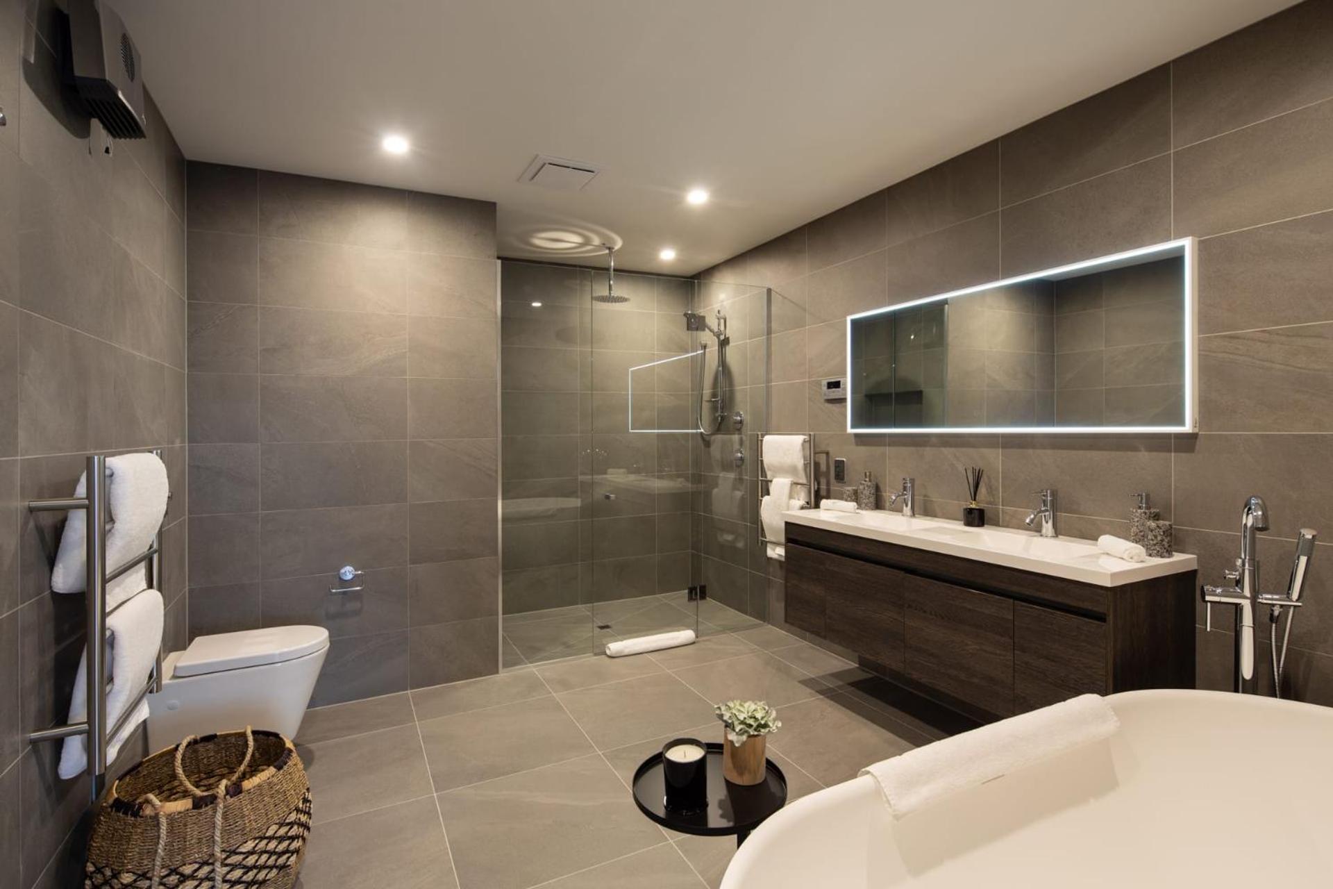 Lakehouse 4- Free Parking- Walk To Town- Air Con