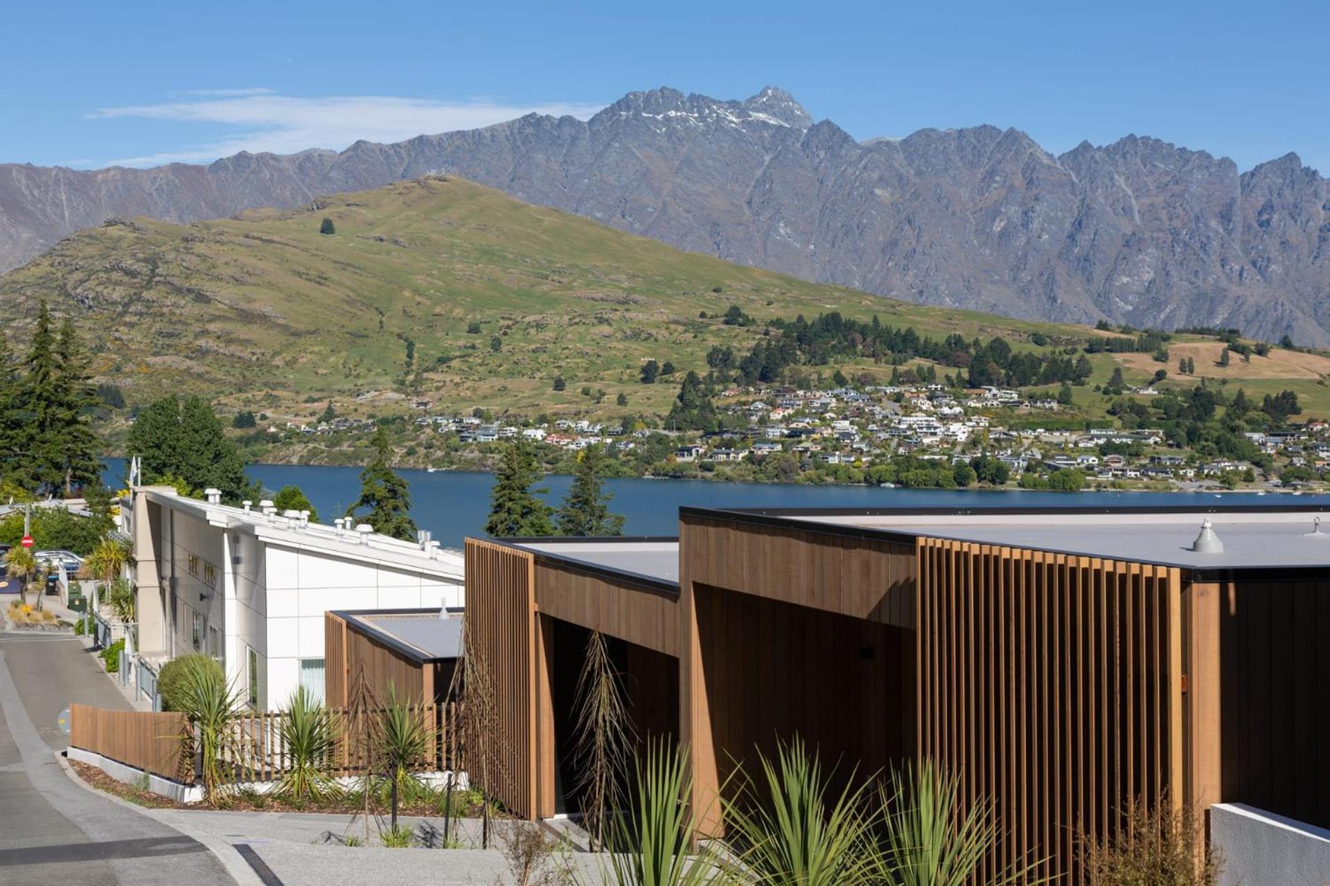 Villa Lakehouse 4- Free Parking- Walk To Town- Air Con