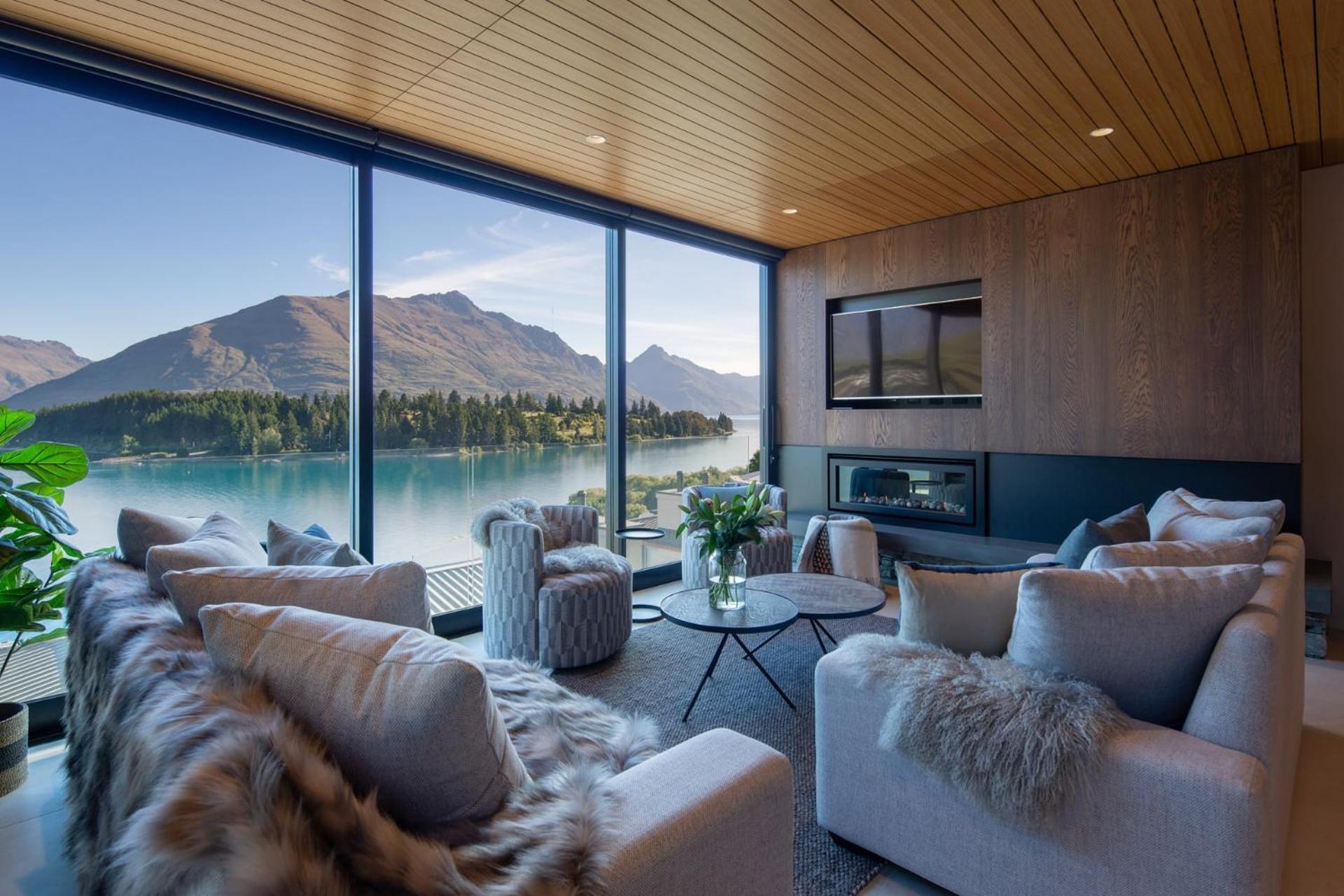 Villa Lakehouse 4- Free Parking- Walk To Town- Air Con *