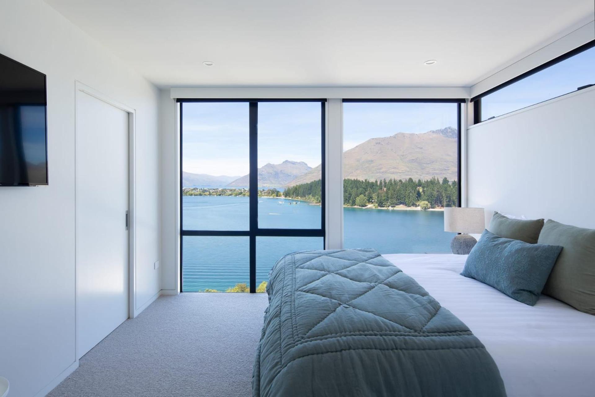 Villa Lakehouse 3- Free Parking- Walk To Town- Air Con