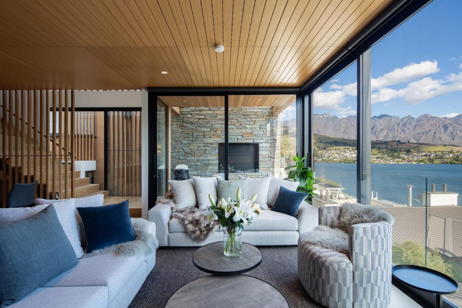 Villa Lakehouse 4- Free Parking- Walk To Town- Air Con *