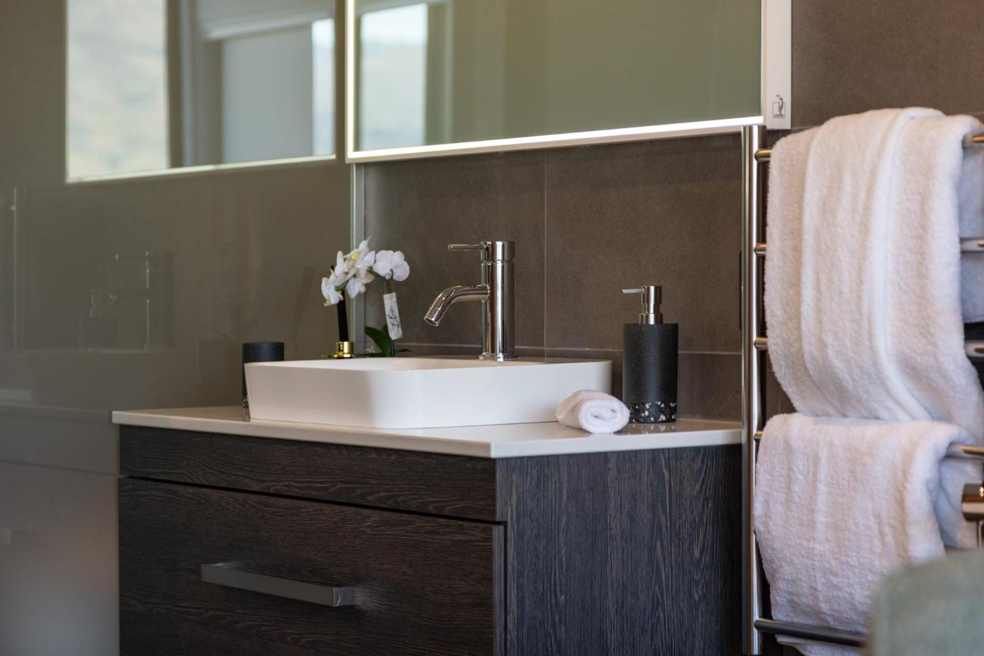 Lakehouse 3- Free Parking- Walk To Town- Air Con Villa Queenstown