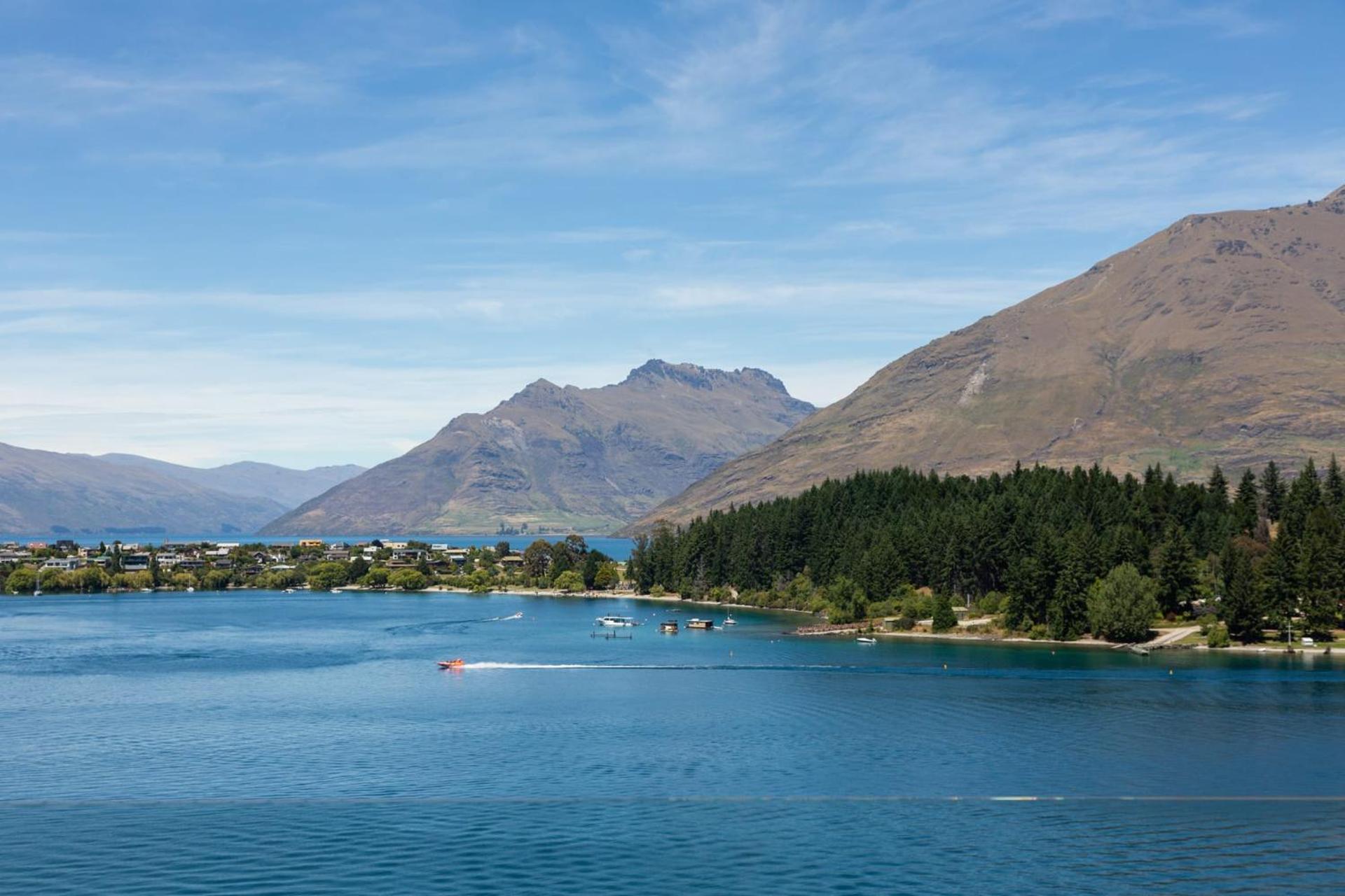 Lakehouse 3- Free Parking- Walk To Town- Air Con *