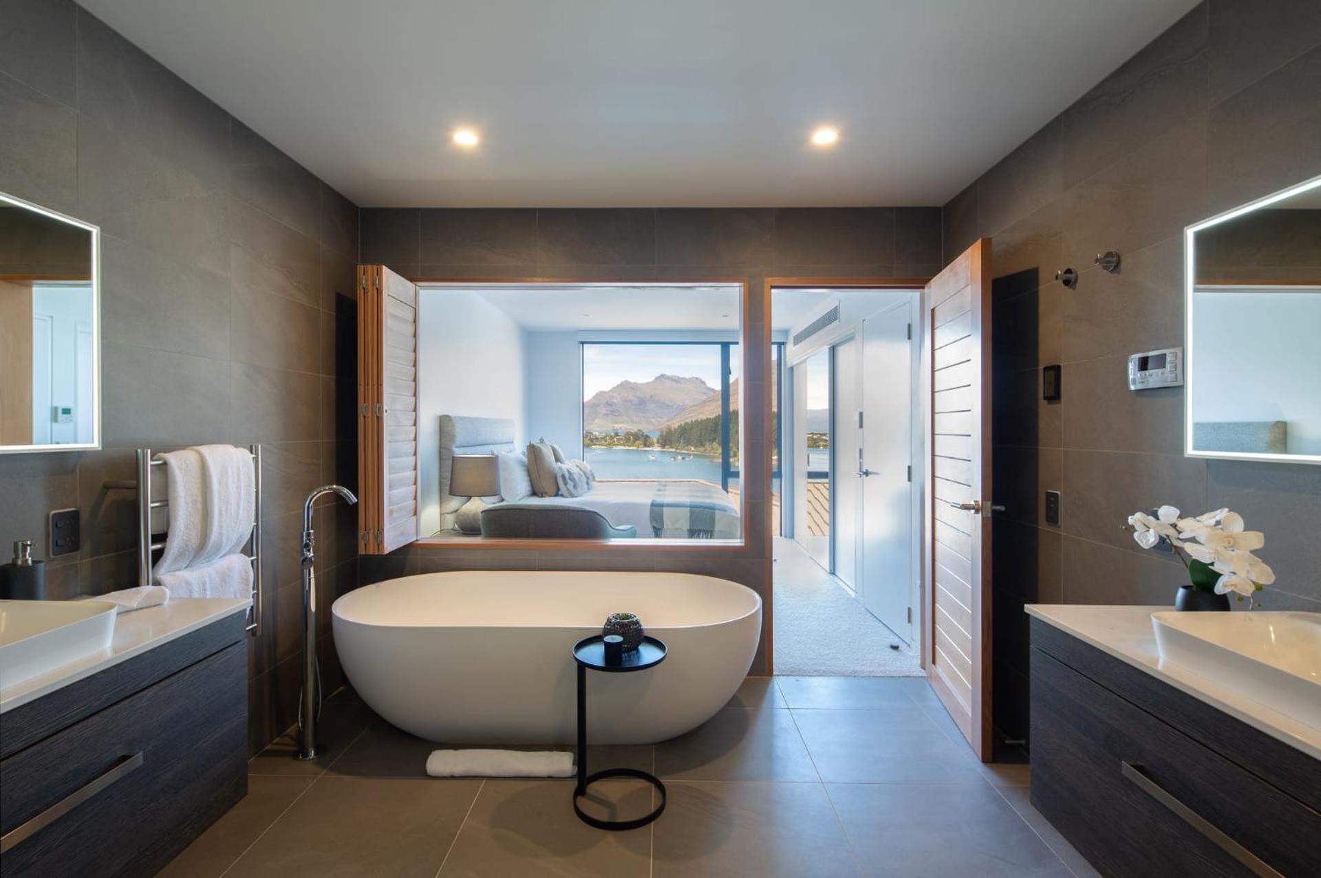 Lakehouse 3- Free Parking- Walk To Town- Air Con