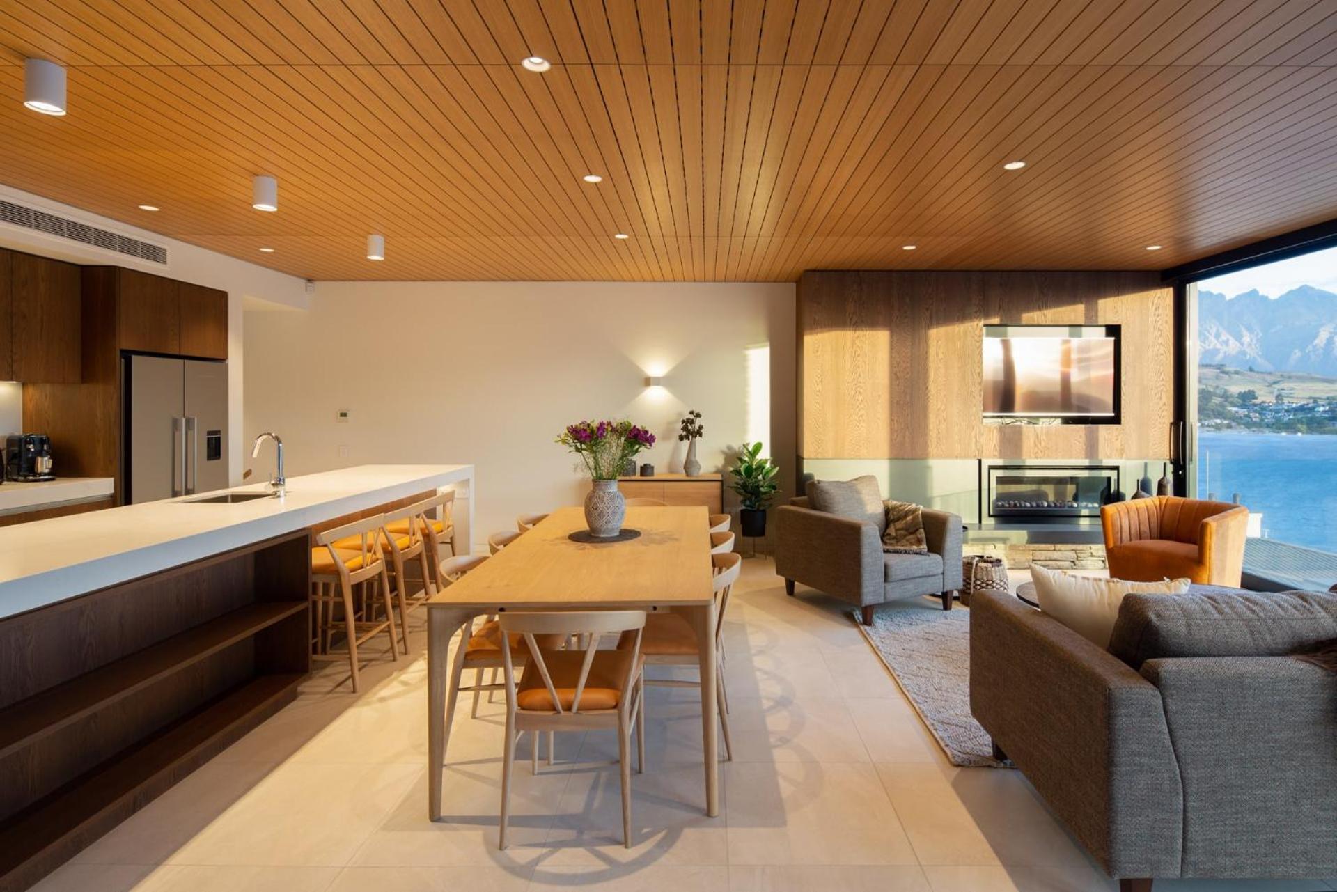 Lakehouse 3- Free Parking- Walk To Town- Air Con