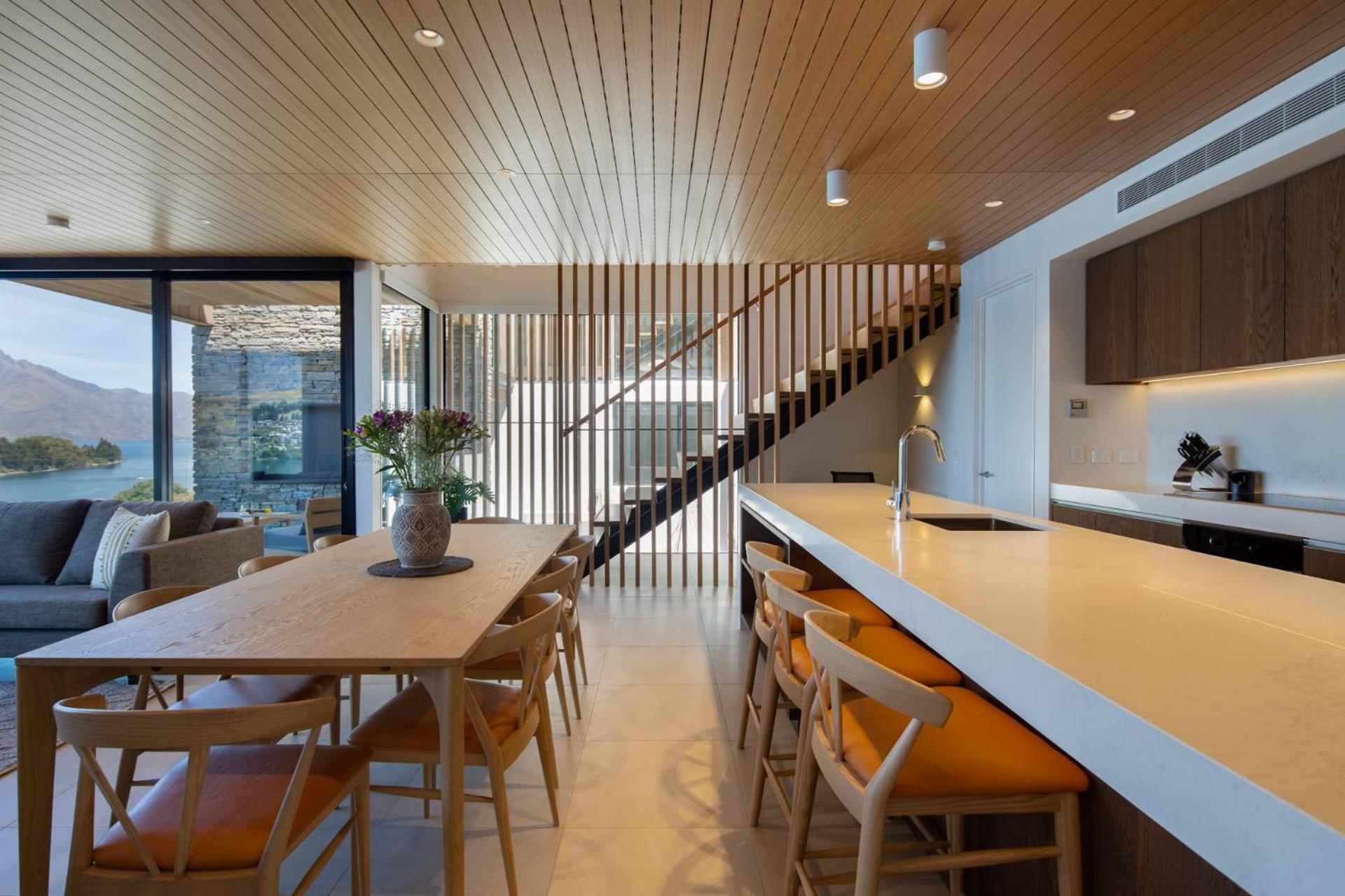 Lakehouse 3- Free Parking- Walk To Town- Air Con Villa