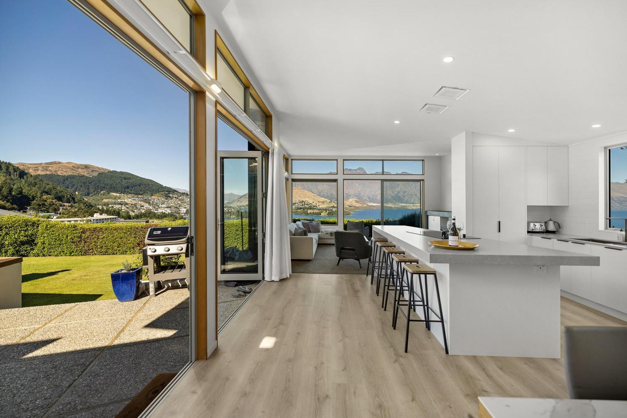 Whakata On Whitbourn - Luxury Retreat With