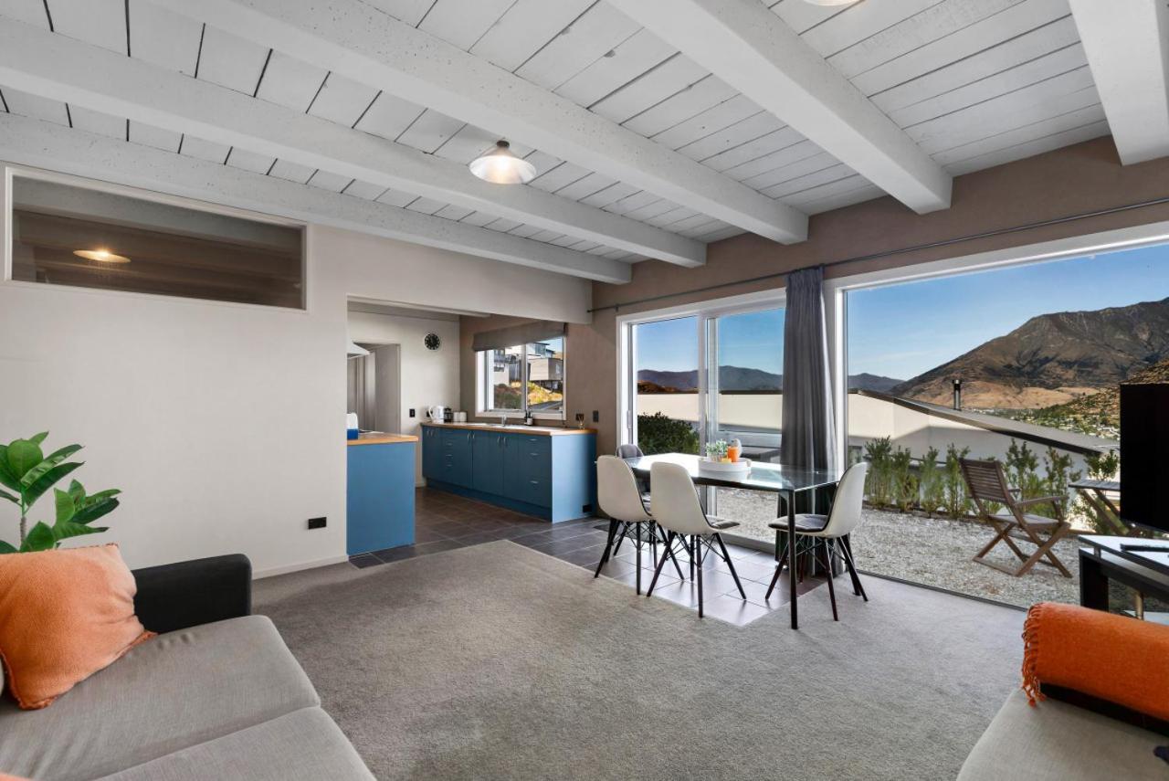Hilltop Views Apartment