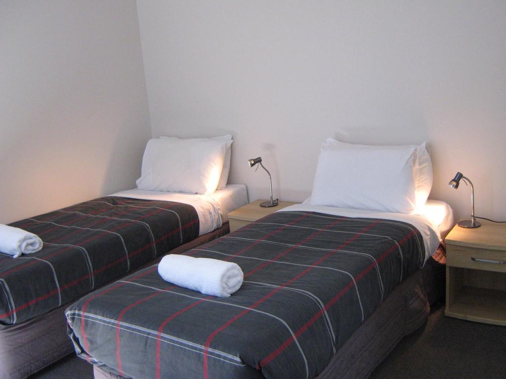 Pinewood Houses And 3*