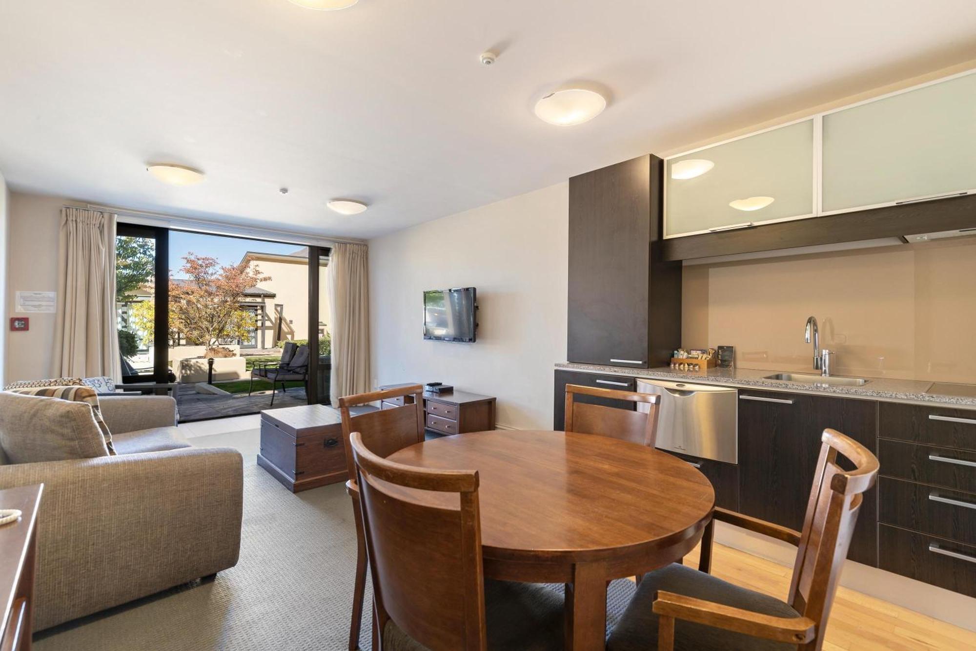 The Beacon - 2 Bedroom Town Center 606 Apartment