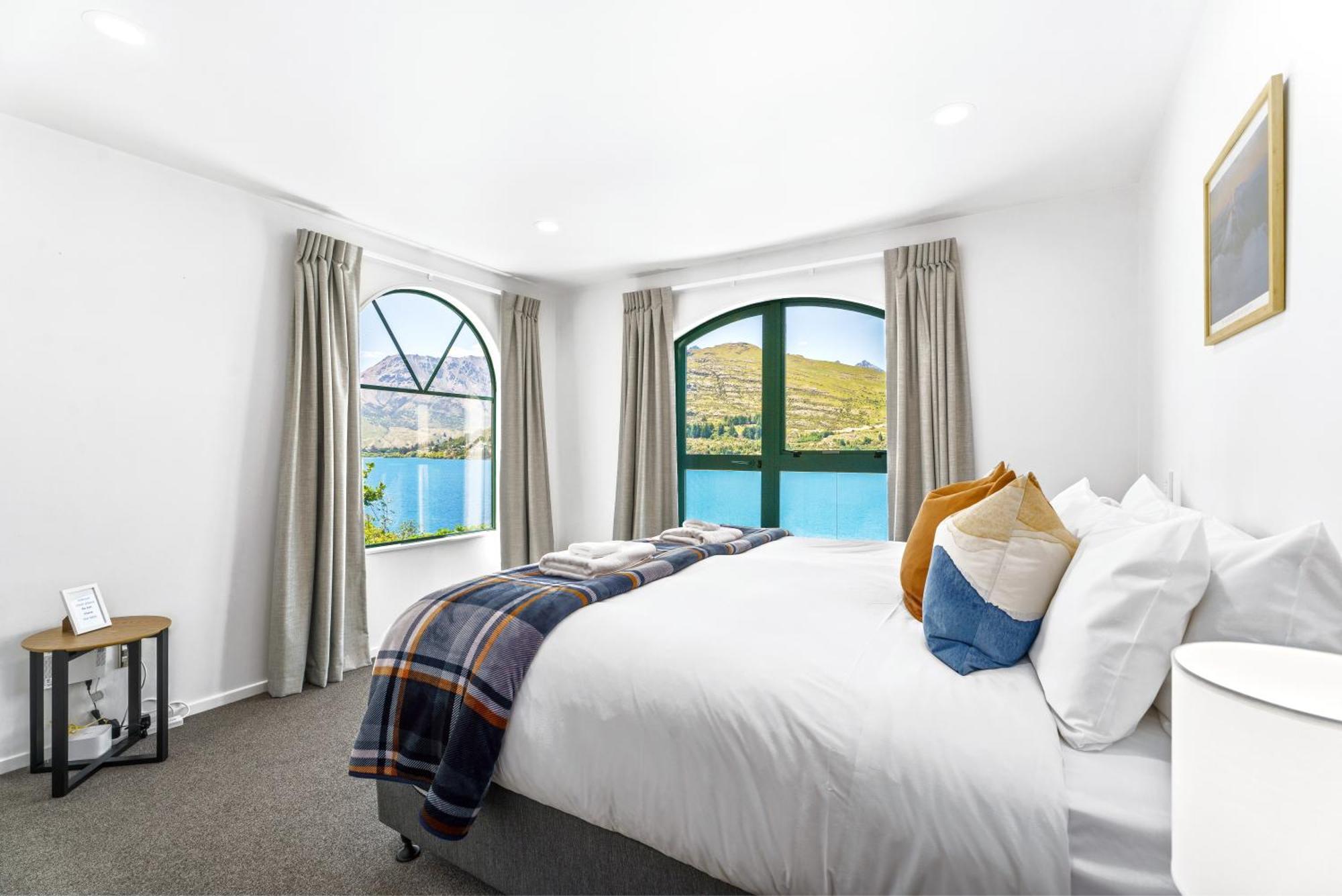 Lakefront Living At Remarkables Retreat - Eight Apartment Queenstown