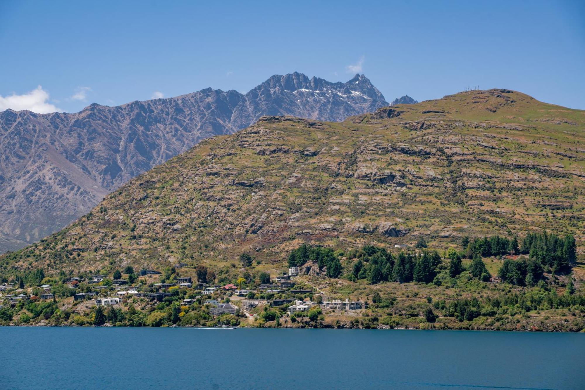 Lakefront Living At Remarkables Retreat - Eight Apartment Queenstown