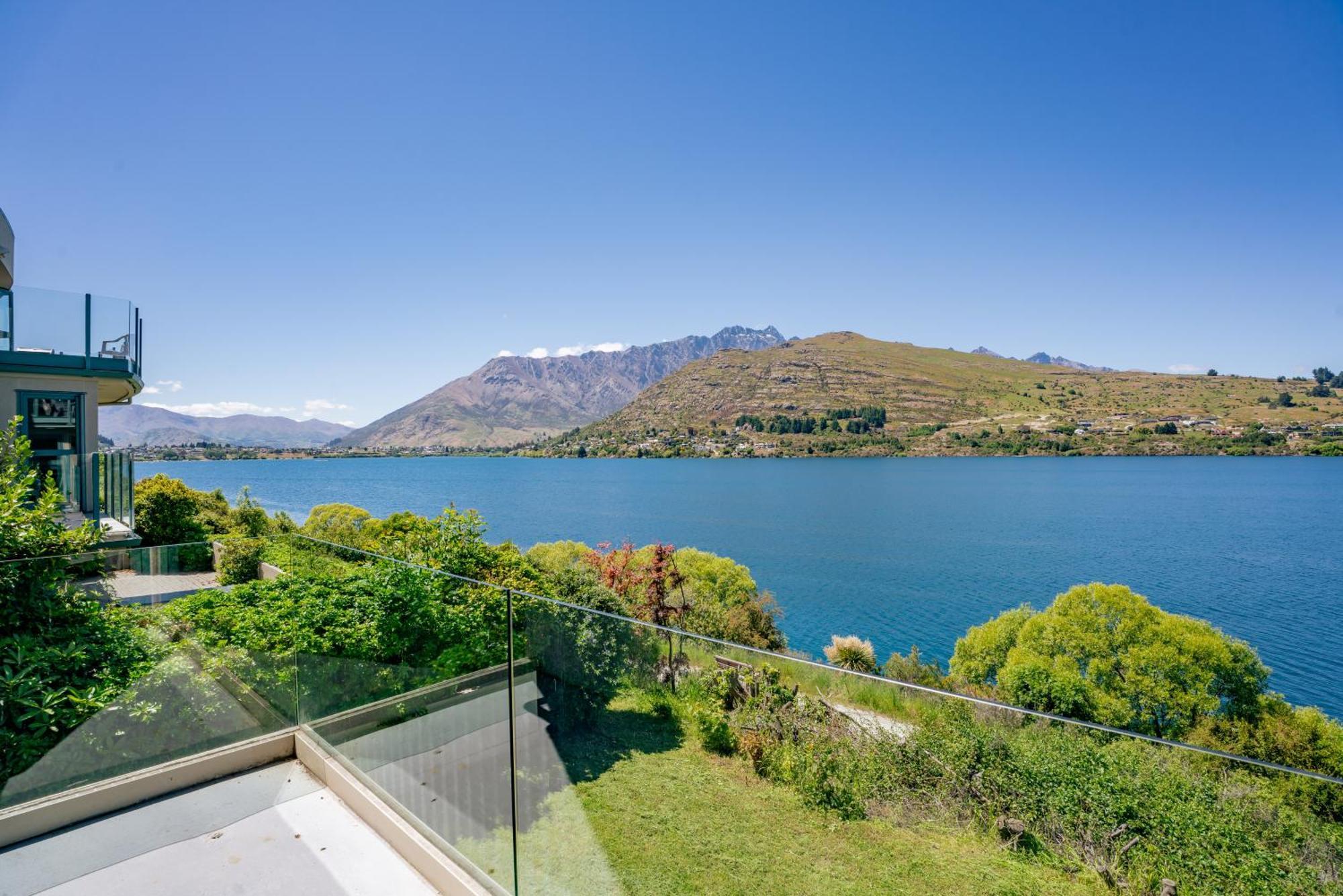 Lakefront Living At Remarkables Retreat - Eight Queenstown