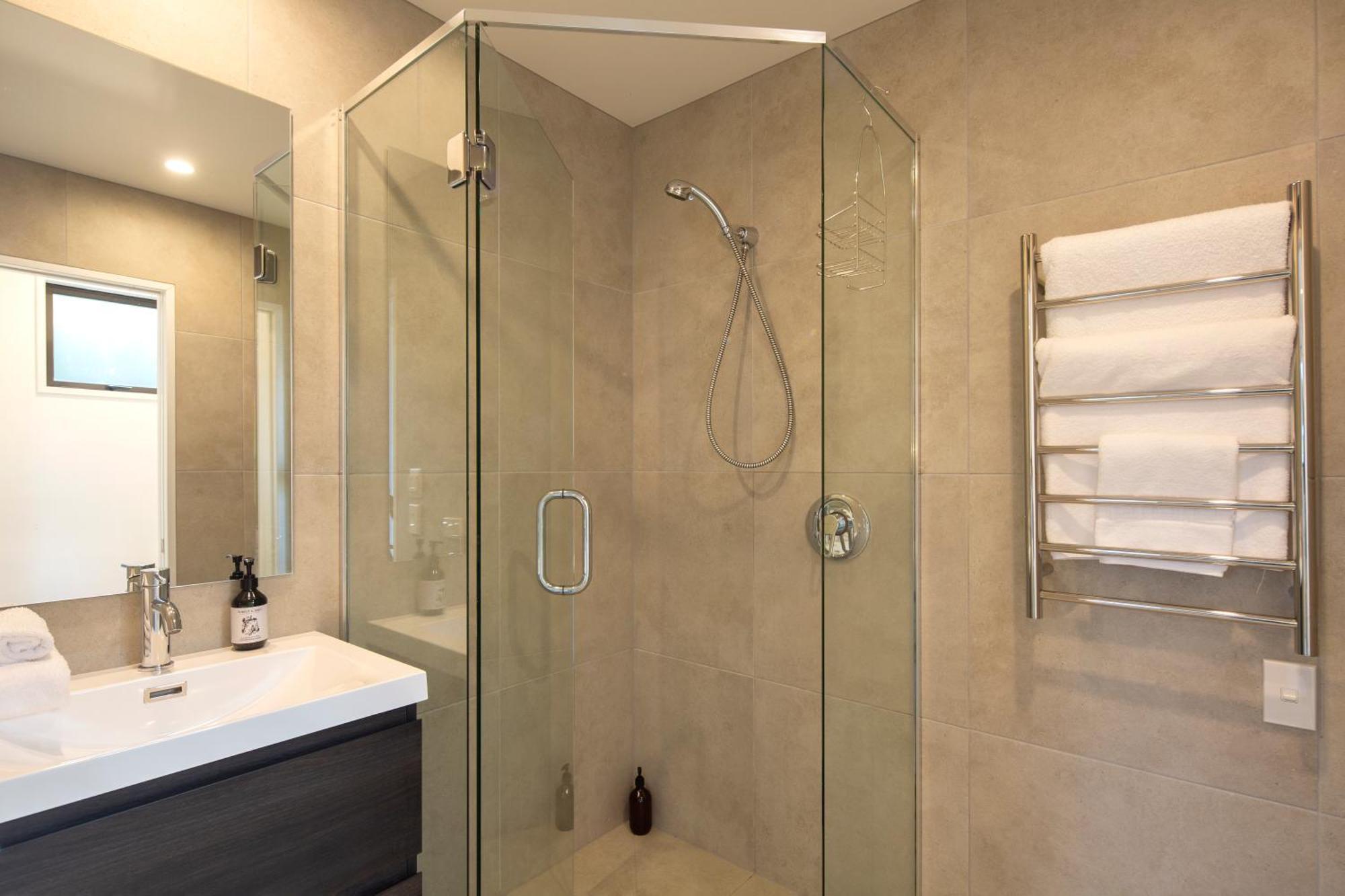 Stoneridge Place, Spacious 3 Bdr Home, Scenic Views