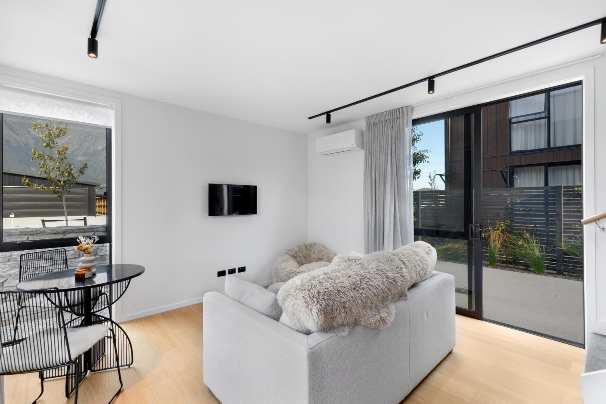 Woolshed Retreat - *
