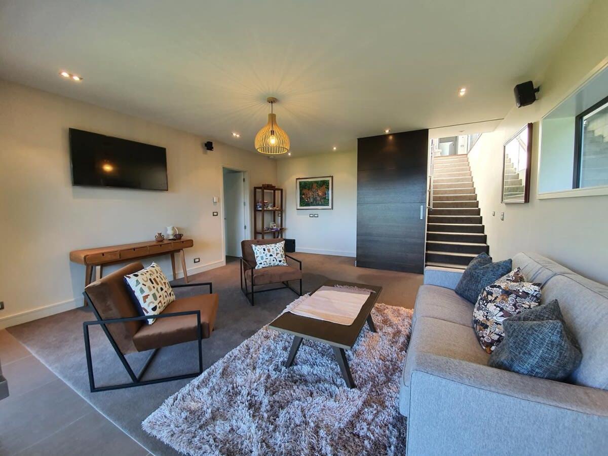 Private Retreat - Stunning & Mountain Views