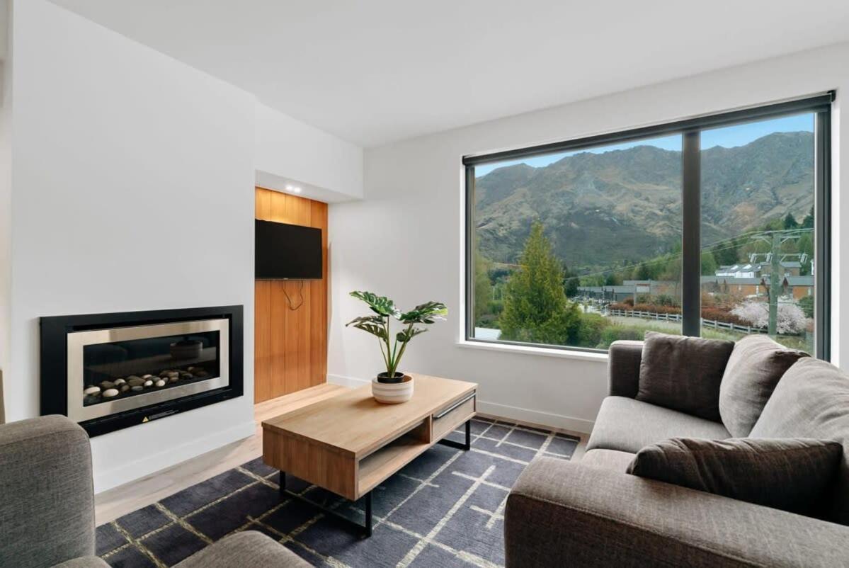 Coronet Base At La Du Parc Apartment