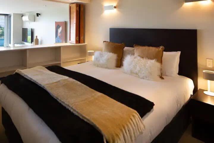 Stunning Lakeview 1 Bedroom Apartment Queenstown