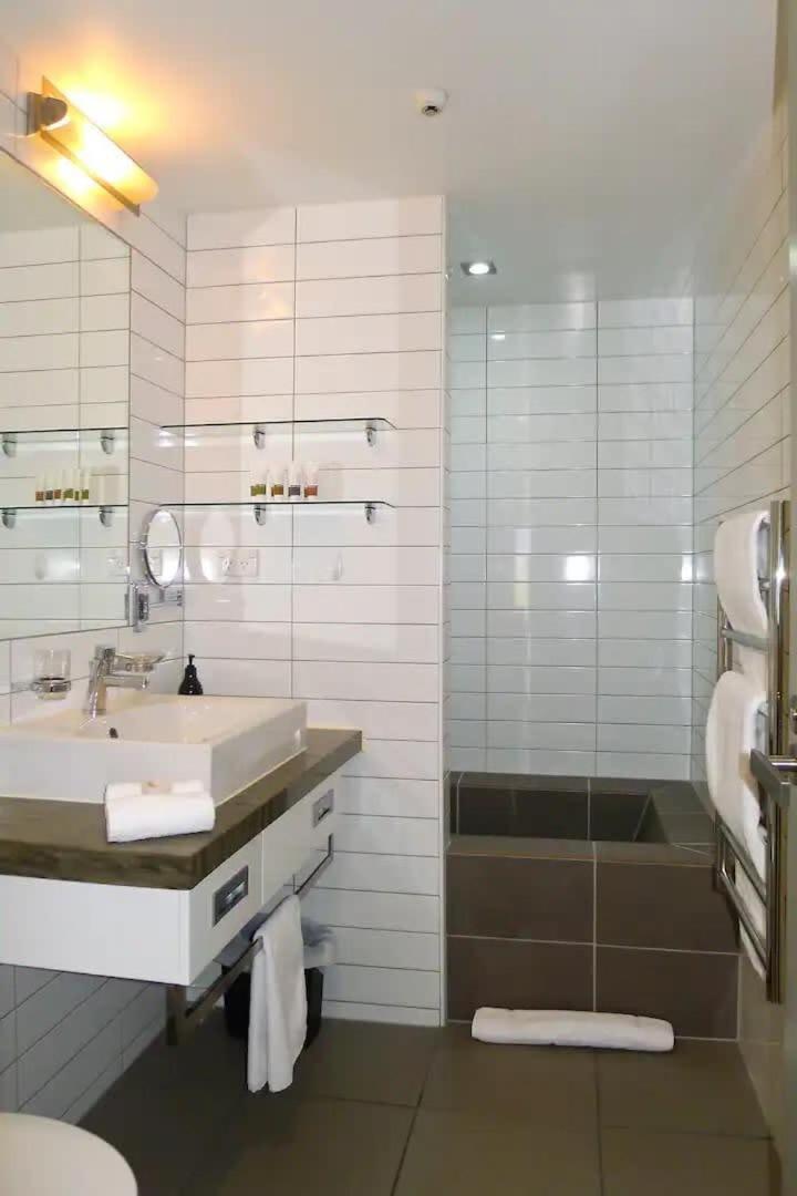 Apartment Stunning Lakeview 1 Bedroom