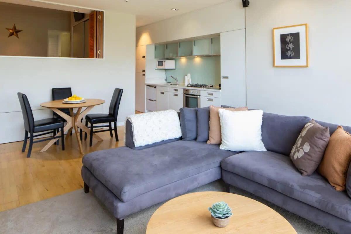 Stunning Lakeview 1 Bedroom
