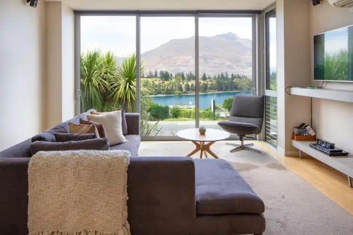 Apartment Stunning Lakeview 1 Bedroom