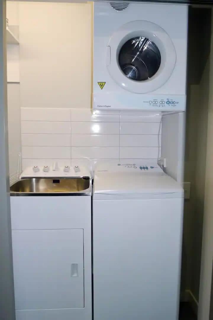 Stunning 1 Bedroom *